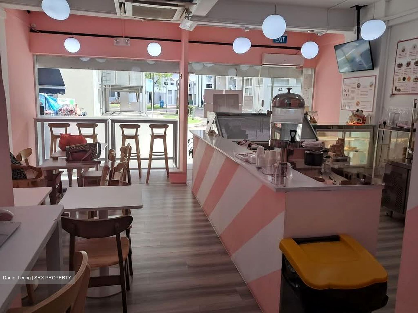 Saint George's Road (D12), Retail #577739761